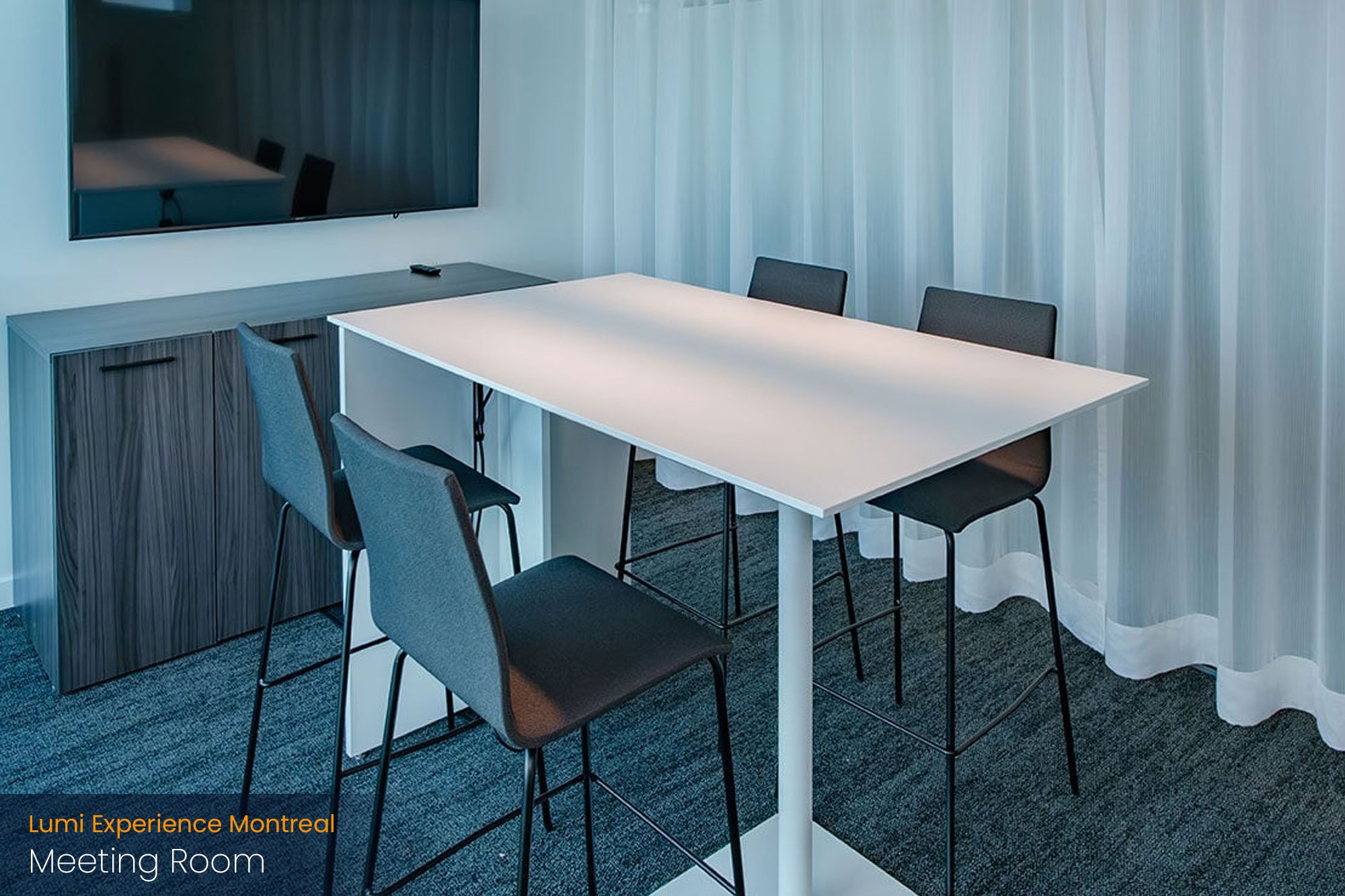 lumi-global-experience-montreal-meeting-room-1