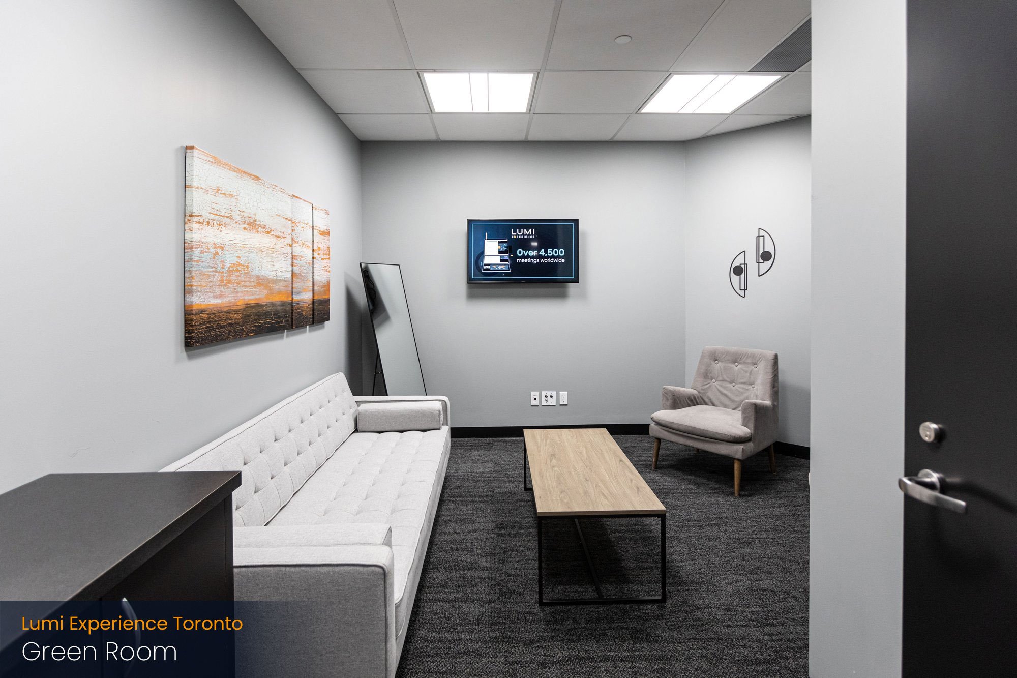 lumi-global-experience-toronto-green-room-1